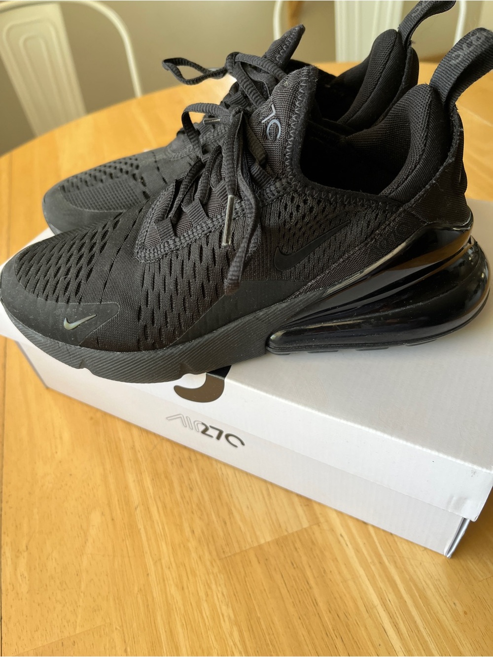 Women’s Nike Air Max 270 - Picture 2 of 10